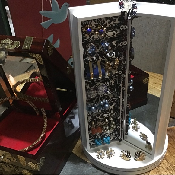 🆕 ⌚ AUCTION PRICE👩🏻⚖️ VINTAGE LEATHER WRAP WATCH WITH STUDS - Picture 8 of 9